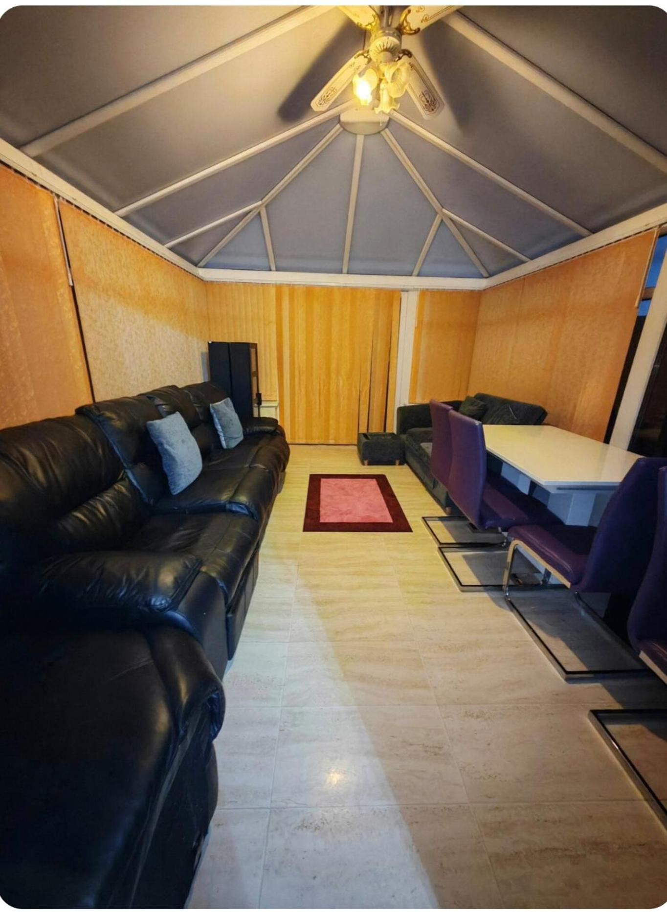 Kingdom Residence Manchester Bagian luar foto